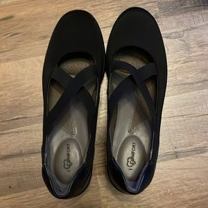 Black womens dress shoes.